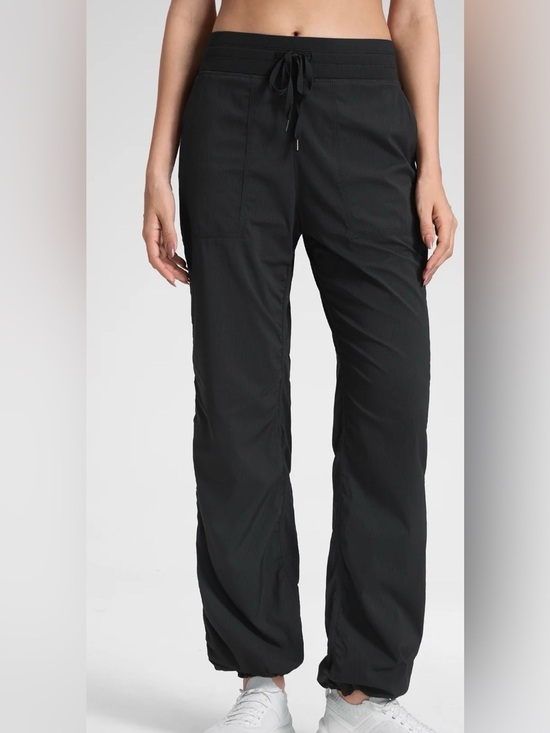 CRZ YOGA Pants - CRZ YOGA Lightweight Straight Leg Pocket Pant 30"  Size 6-8